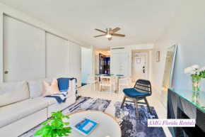 W Hotel * 1 Bedroom* with ocean and city views!